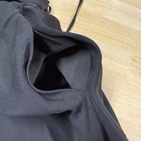 Mac Duggal IEENA NWT V-Neck Crepe Ball Gown Size 8 Tulle Skirt Black Pockets - Picture 11 of 11